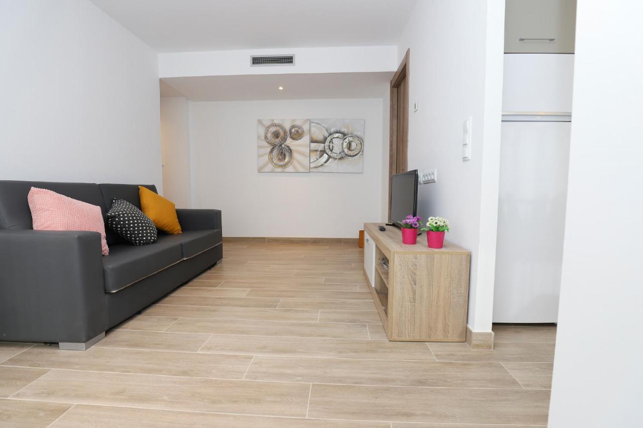 Apartaments Agneta - Rem กัมบริลส์ ภายนอก รูปภาพ